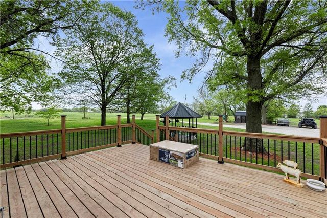32240 N Rockville Road, Louisburg, KS 66053