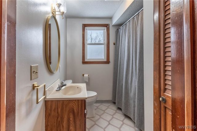 194 Boncroft Drive Upper, West Seneca, NY 14224