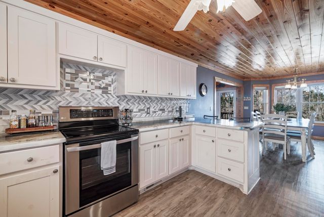 23 Fineza Way, Hot Springs Village, AR 71909