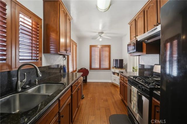 9716 S Van Ness, Los Angeles, CA 90047