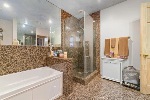 9716 S Van Ness, Los Angeles, CA 90047