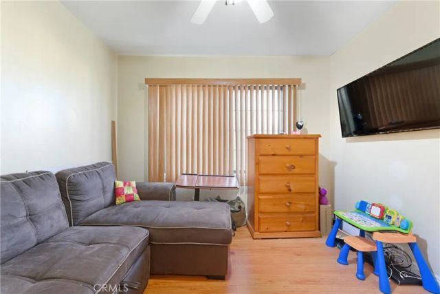 9716 S Van Ness, Los Angeles, CA 90047