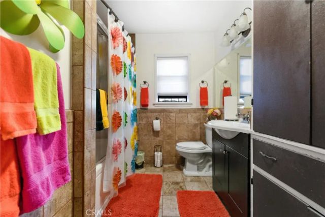 9716 S Van Ness, Los Angeles, CA 90047