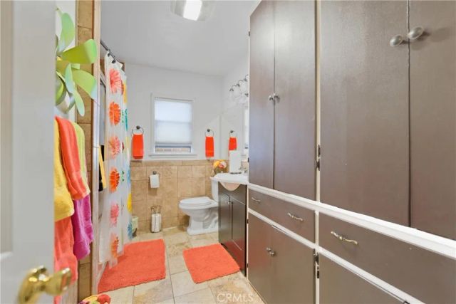 9716 S Van Ness, Los Angeles, CA 90047