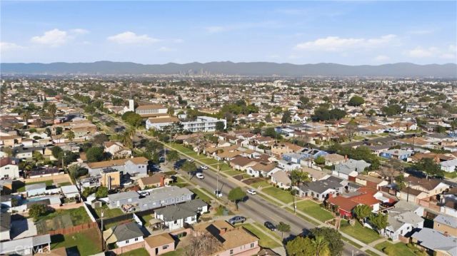 9716 S Van Ness, Los Angeles, CA 90047