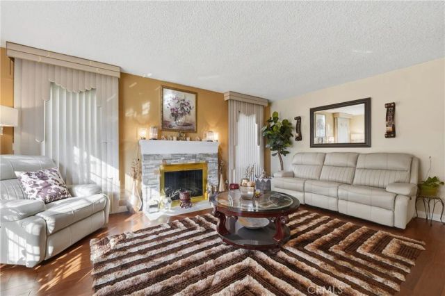 9716 S Van Ness, Los Angeles, CA 90047