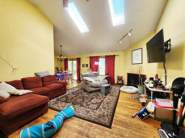 1N713 Evergreen Avenue, Glen Ellyn, IL 60137