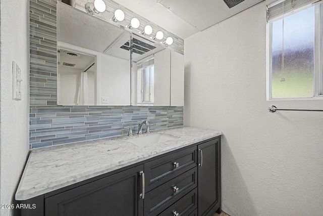7141 N 16TH Street 10, Phoenix, AZ 85020