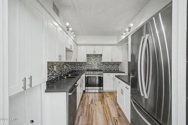 7141 N 16TH Street 10, Phoenix, AZ 85020