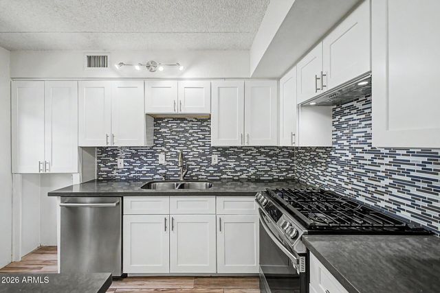 7141 N 16TH Street 10, Phoenix, AZ 85020