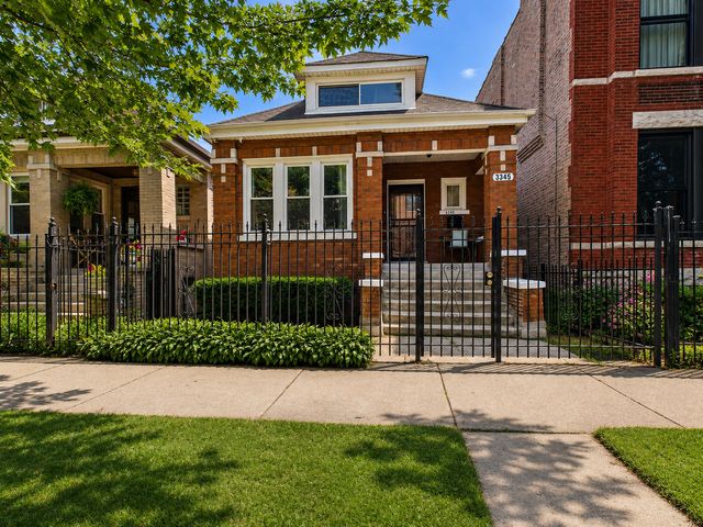 3345 W Carroll Avenue, Chicago, IL 60624
