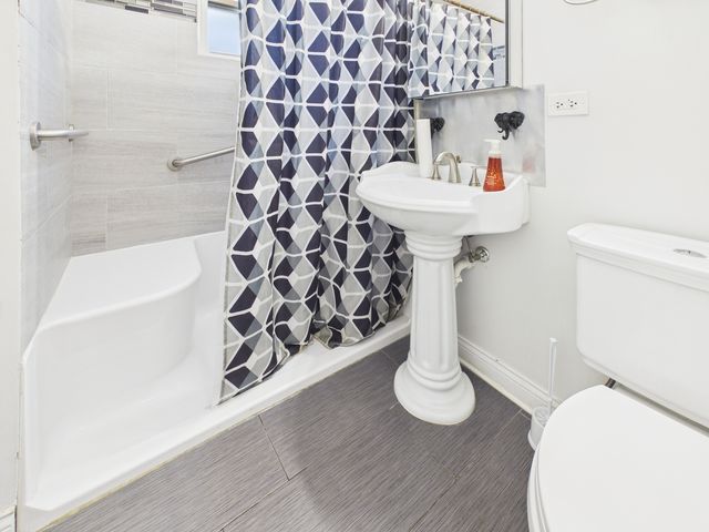 3345 W Carroll Avenue, Chicago, IL 60624