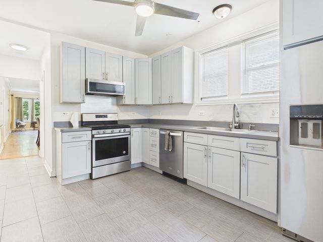 3345 W Carroll Avenue, Chicago, IL 60624