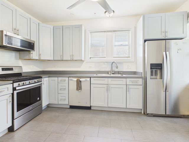 3345 W Carroll Avenue, Chicago, IL 60624