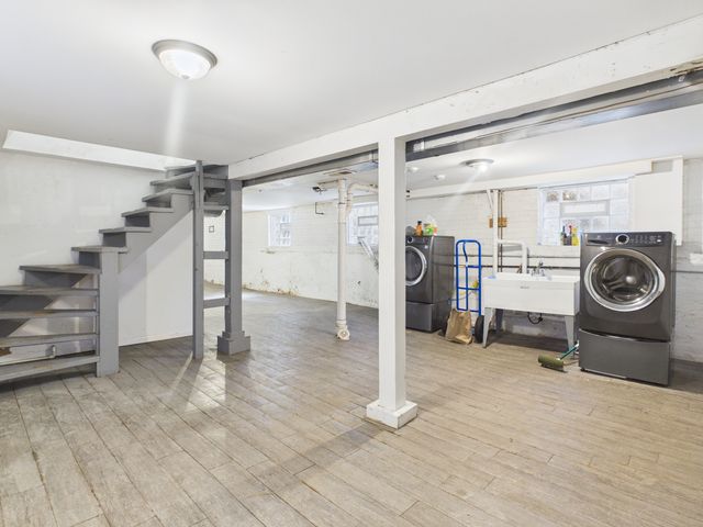 3345 W Carroll Avenue, Chicago, IL 60624