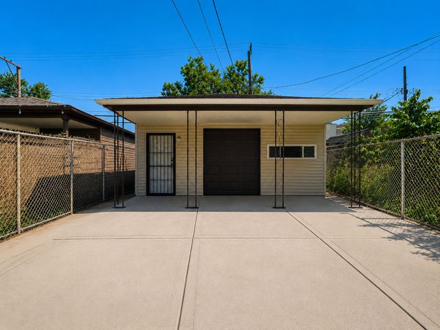 3345 W Carroll Avenue, Chicago, IL 60624