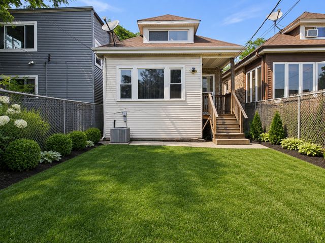 3345 W Carroll Avenue, Chicago, IL 60624