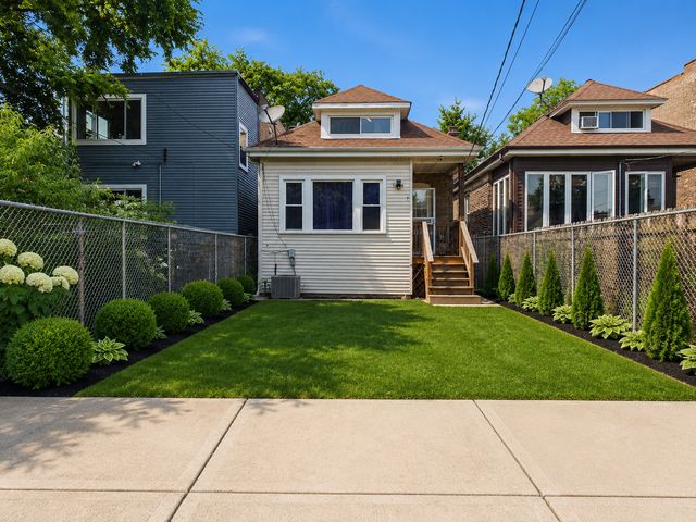 3345 W Carroll Avenue, Chicago, IL 60624