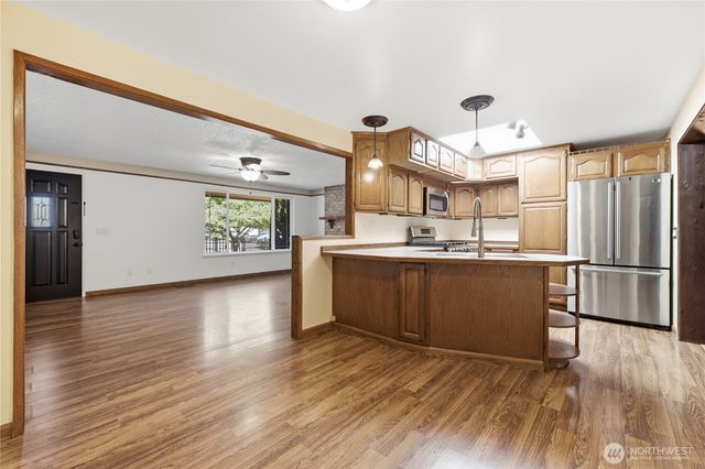 506 Calistoga Street W, Orting, WA 98360