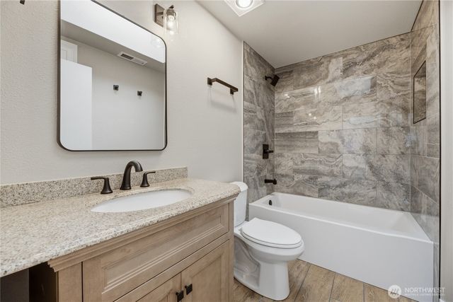 506 Calistoga Street W, Orting, WA 98360