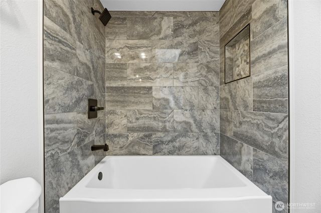 506 Calistoga Street W, Orting, WA 98360