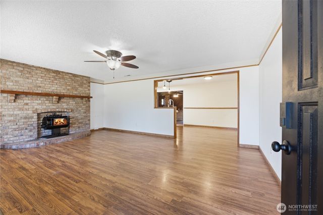 506 Calistoga Street W, Orting, WA 98360