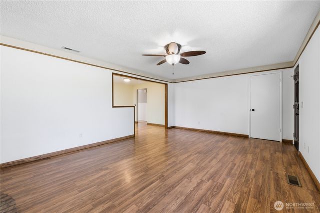 506 Calistoga Street W, Orting, WA 98360