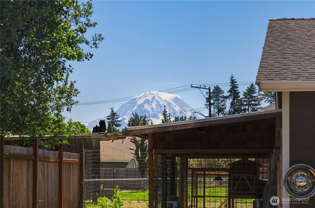 506 Calistoga Street W, Orting, WA 98360