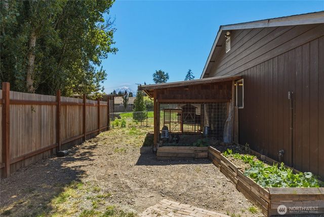 506 Calistoga Street W, Orting, WA 98360