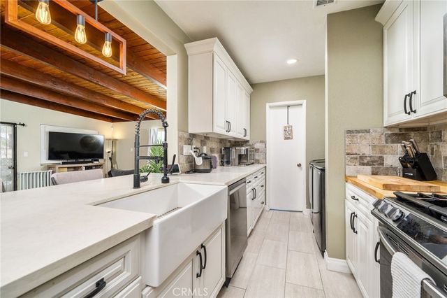5595 Hawthorne, Montclair, CA 91763