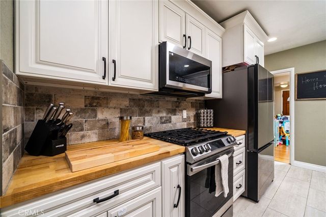 5595 Hawthorne, Montclair, CA 91763
