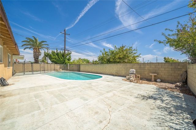5595 Hawthorne, Montclair, CA 91763
