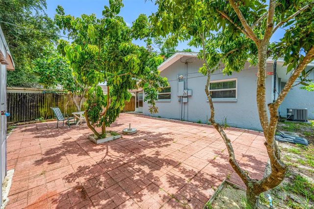 4115 55TH AVENUE DRIVE E, Bradenton, FL 34203