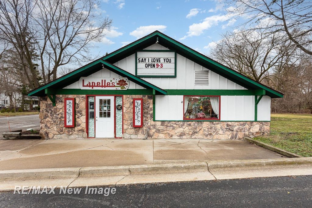 1605 BOOKNESS Street, Midland, MI 48640