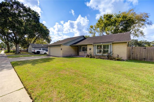 2410 Parkview Drive, Pearland, TX 77581