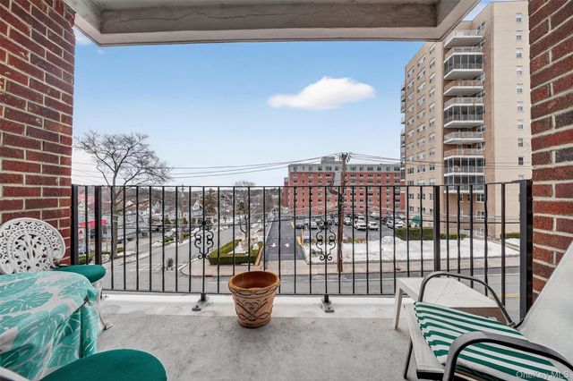 25 Lake Street 3D, White Plains, NY 10603