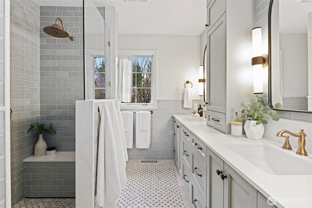 13543 160th Avenue NE, Redmond, WA 98052