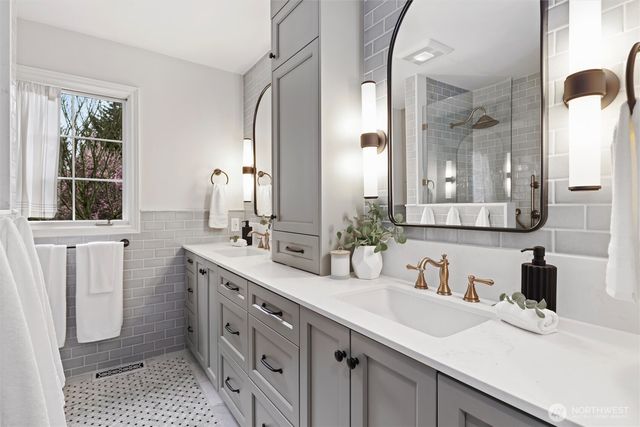 13543 160th Avenue NE, Redmond, WA 98052