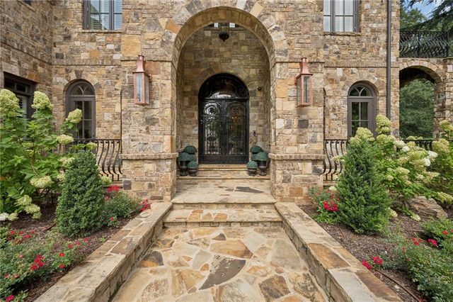 4320 Lakehaven Drive NE, Atlanta, GA 30319