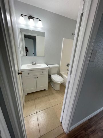 1208 E Magnolia Avenue, Fort Worth, TX 76104