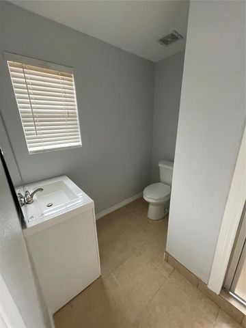 1208 E Magnolia Avenue, Fort Worth, TX 76104