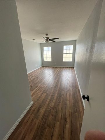 1208 E Magnolia Avenue, Fort Worth, TX 76104