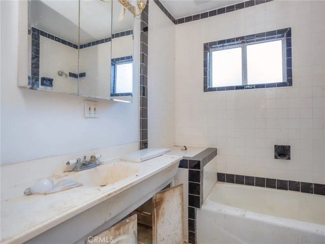 4463 Bellflower, West Toluca Lake, CA 91602