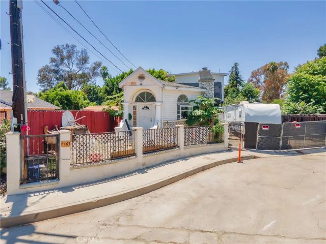 4463 Bellflower, West Toluca Lake, CA 91602