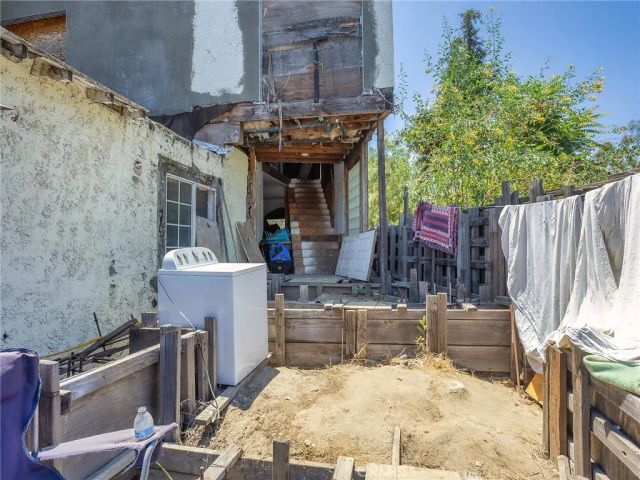 4463 Bellflower, West Toluca Lake, CA 91602