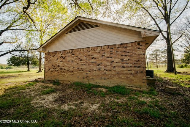 1844 Volley Campbell Road, Terry, MS 39170