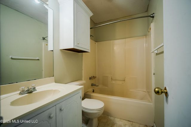 1844 Volley Campbell Road, Terry, MS 39170