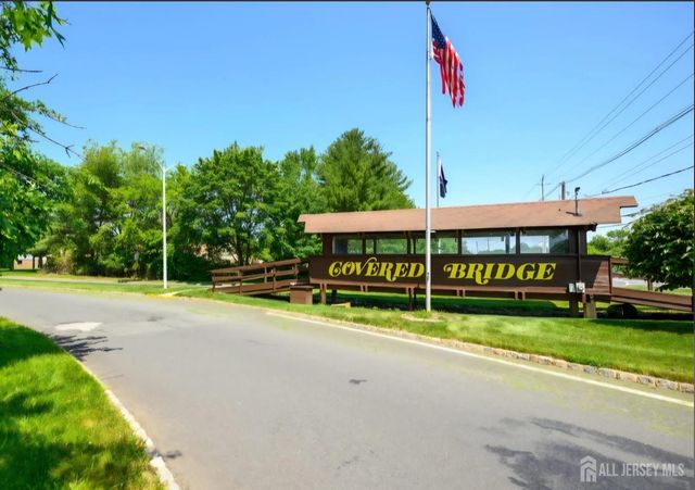 11 Pinecluster Circle F, Manalapan, NJ 07726