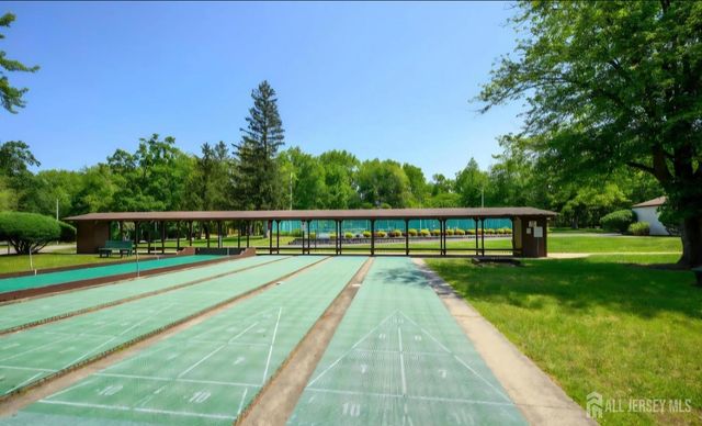 11 Pinecluster Circle F, Manalapan, NJ 07726