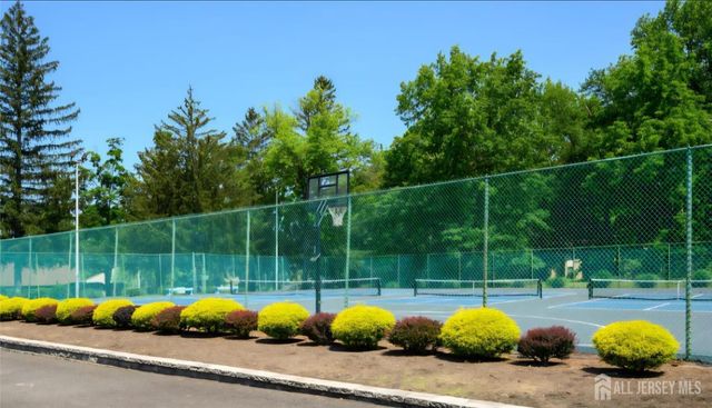 11 Pinecluster Circle F, Manalapan, NJ 07726